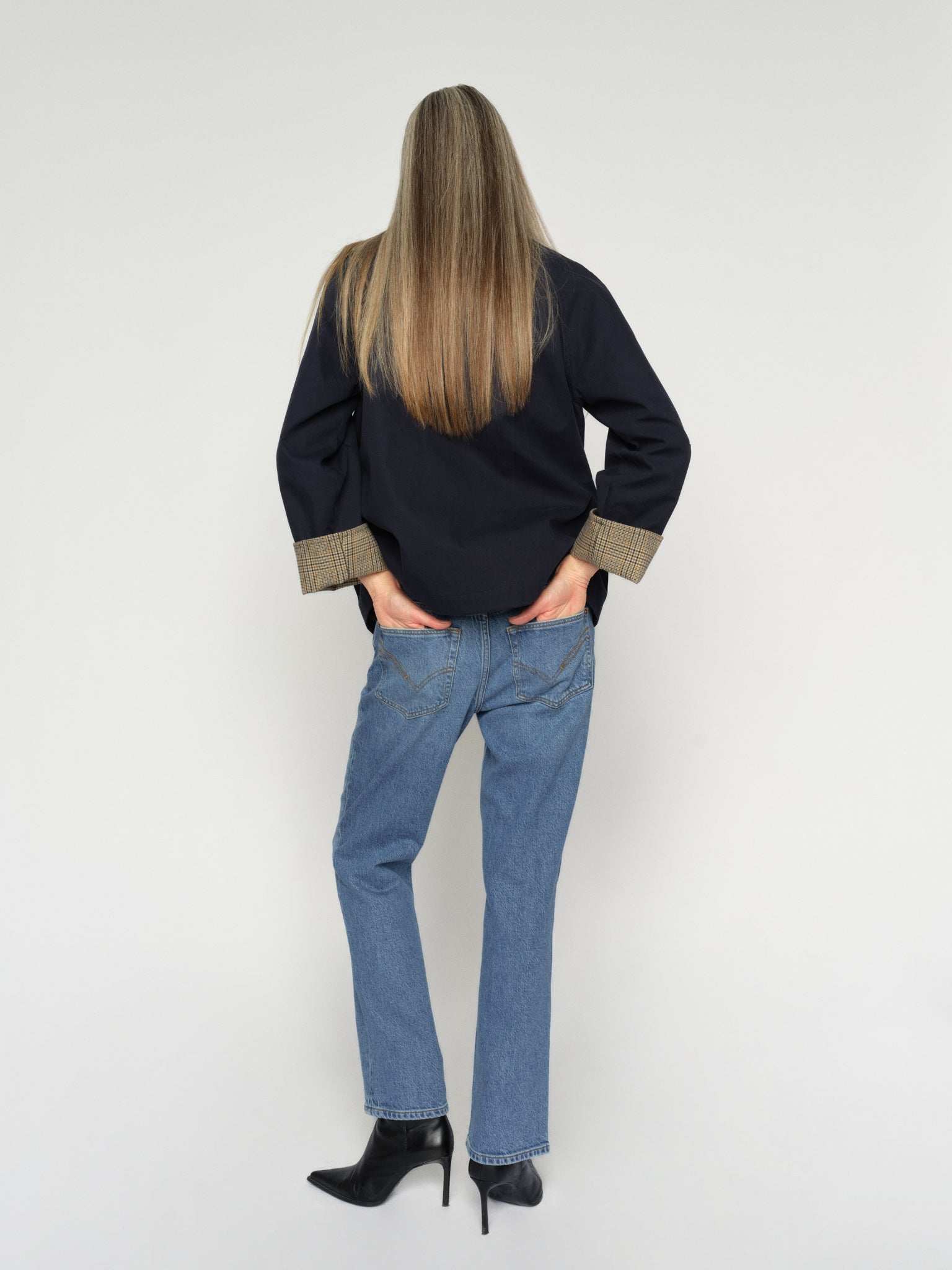 Modelshot / Mid Blue / Detail